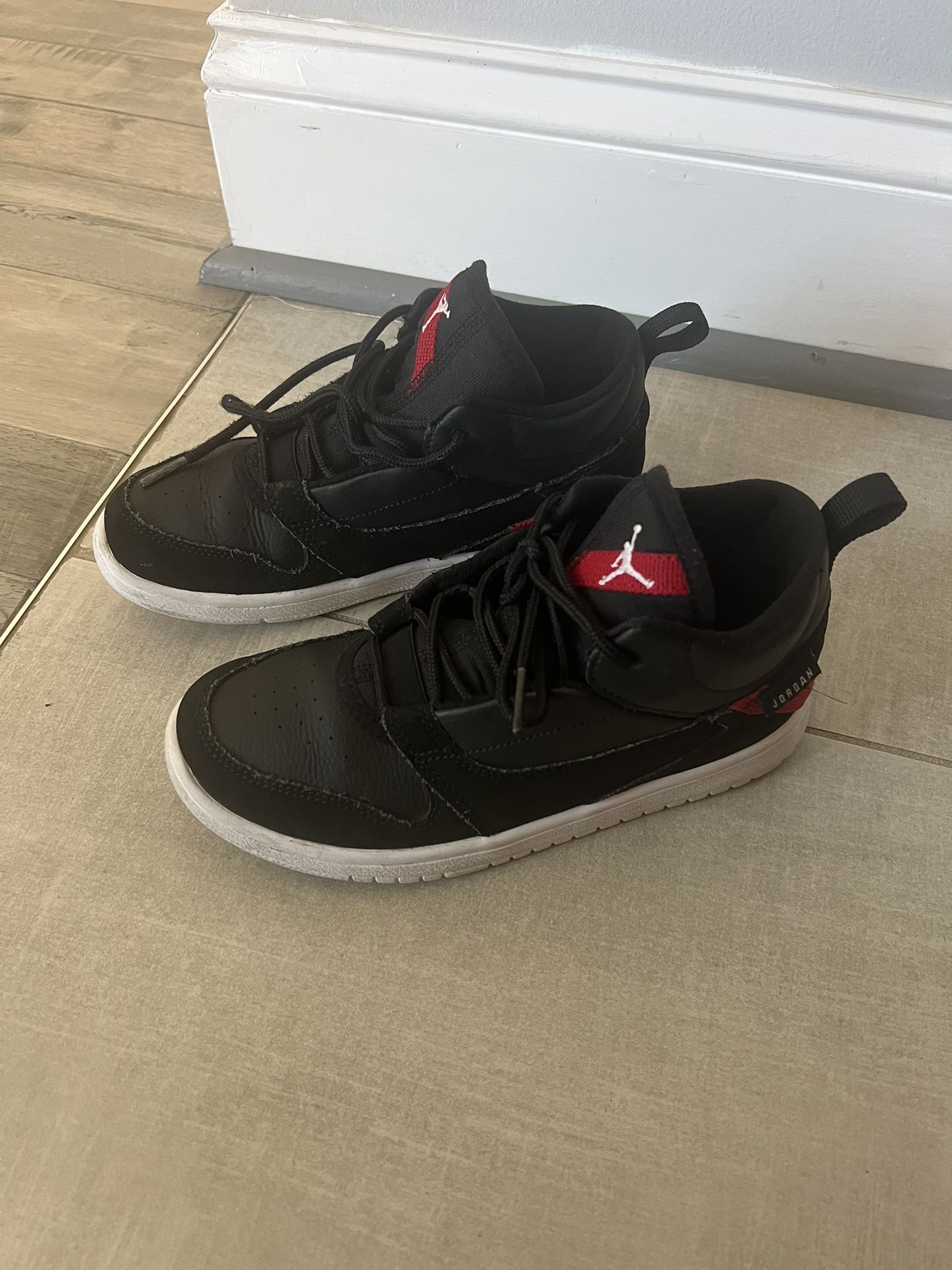 NIKE KIDS AIR JORDAN FADEAWAY BASKETBALL SHOES SIZE 3 BLACK AO1330-016.