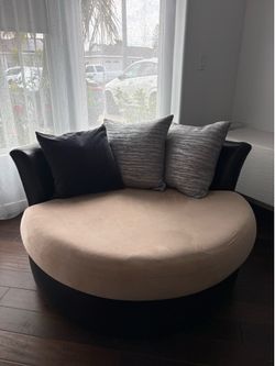 Round Sofa with Pillows