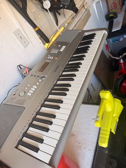 Yamaha Full-Size Keyboard 🎹 Built-In Speakers – Works Great  Yamaha full-size electr