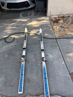 Snow skis