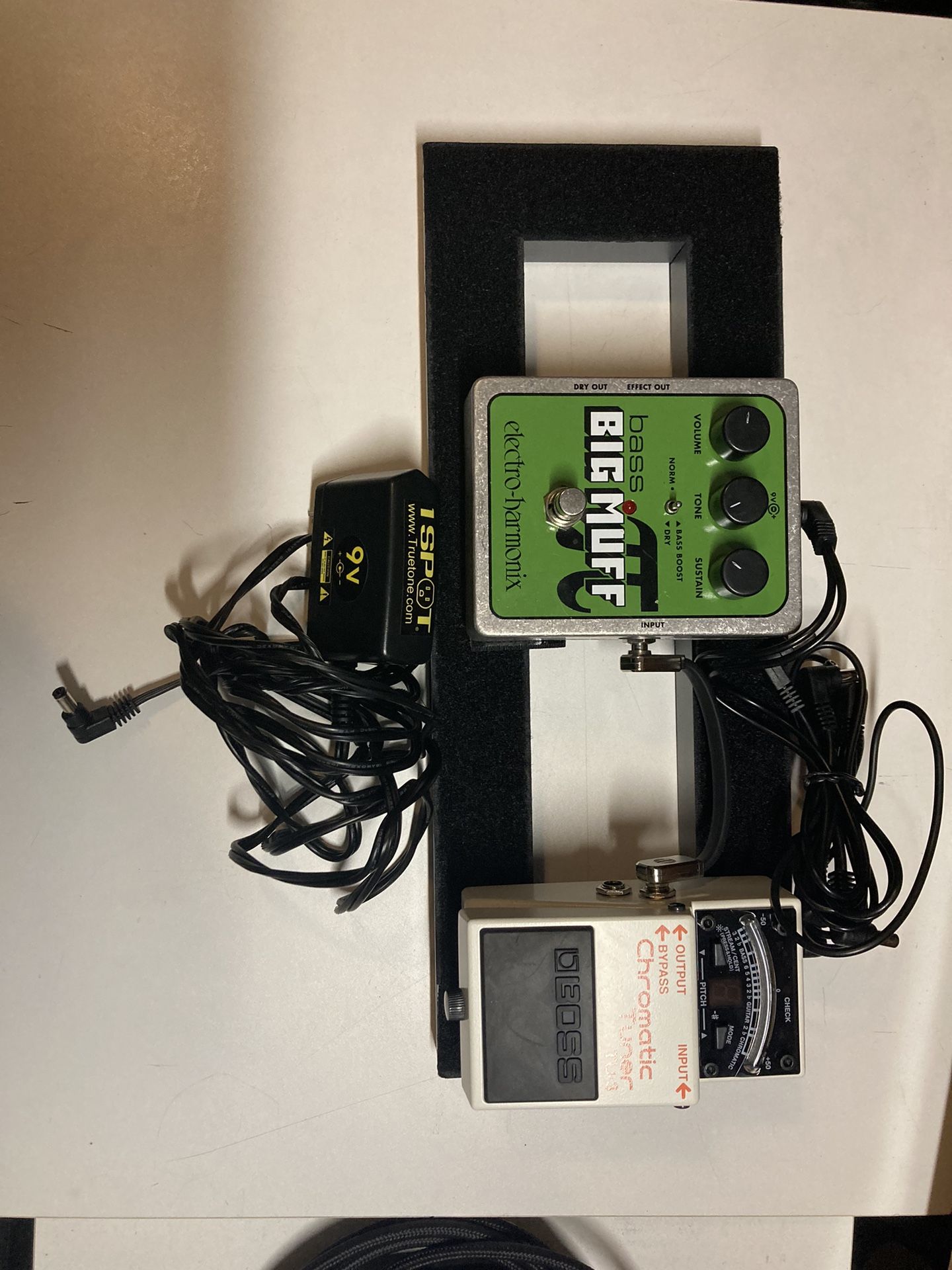 Guitar Pedal Board (Ghostfire) w/pedals, Chords. Etc for Sale in Lake