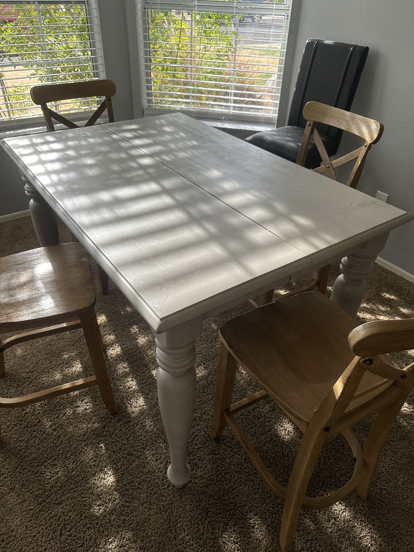 Kitchen/dining Table And 4 Chairs