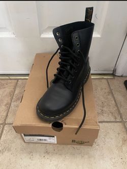 Dr Martens - Black Size 7 Women’s