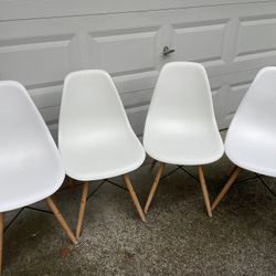 Set Of 4 White Modern Chairs