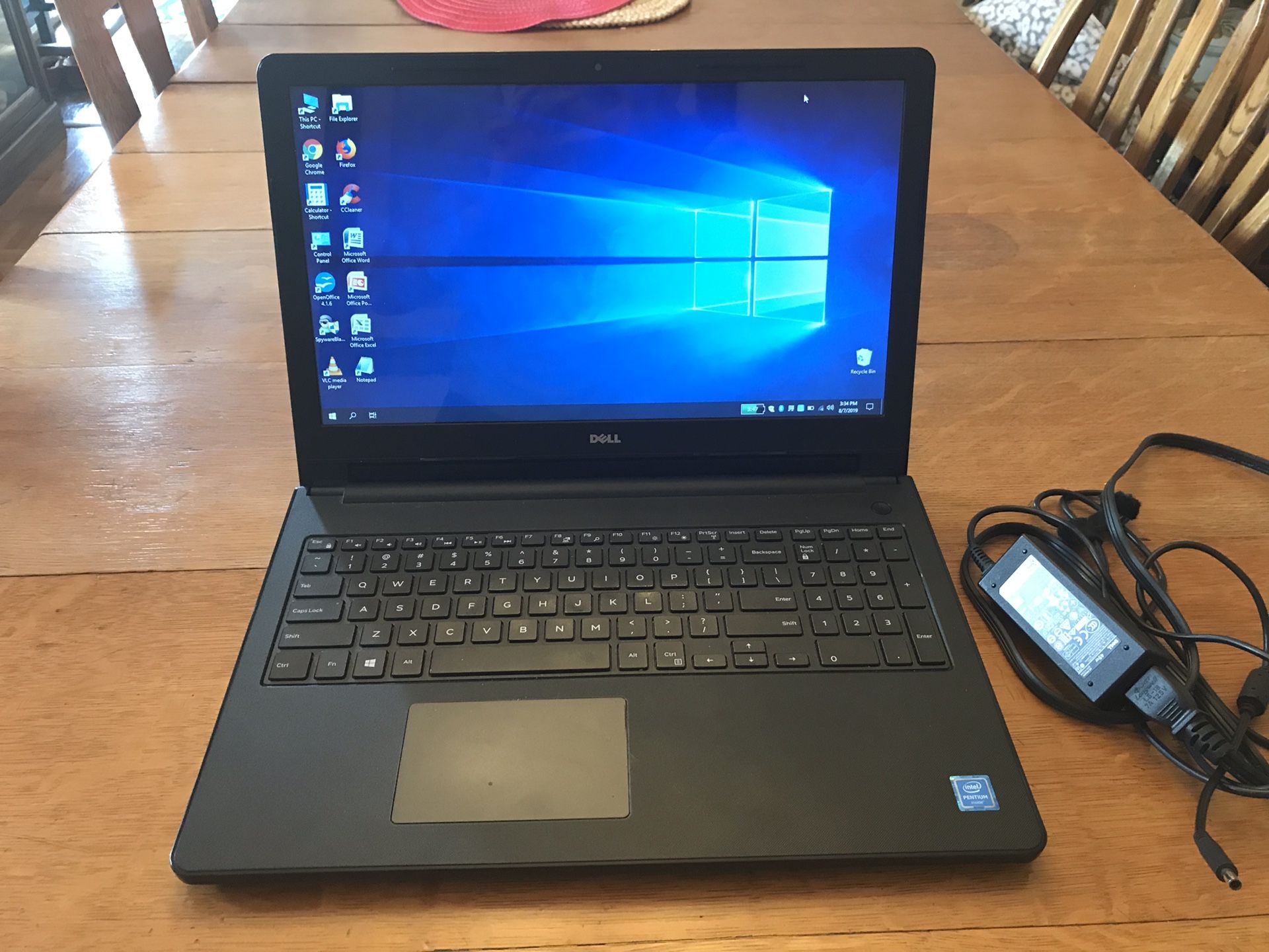 Dell laptop - win 10, office, 500gb ssd, 4GB ram