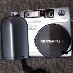Olympus C-4000 Digital Camera
