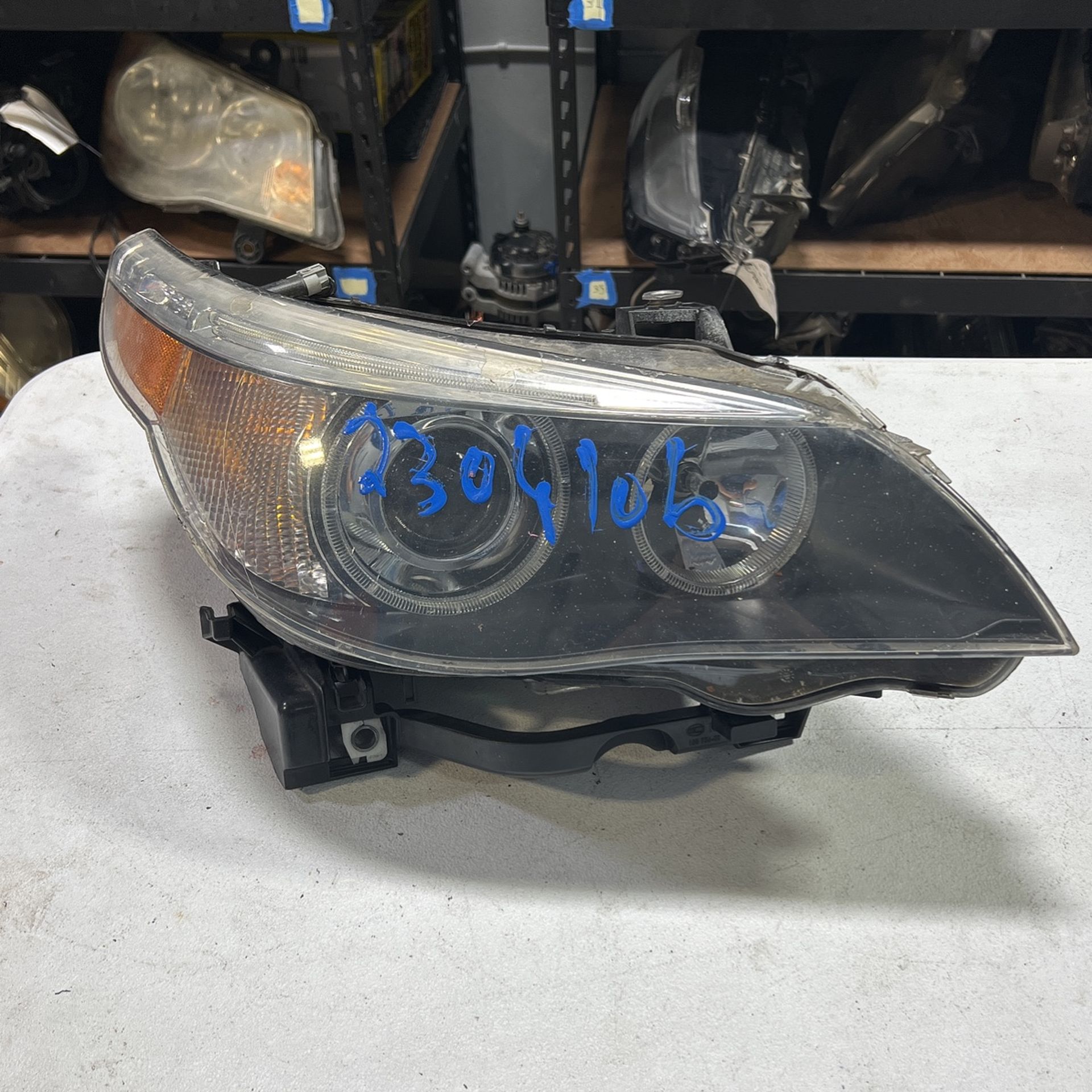 2008 BMW 528i Right Headlight 