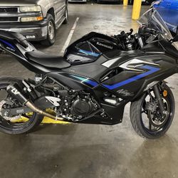 2025 Kawasaki Ninja 500 SE