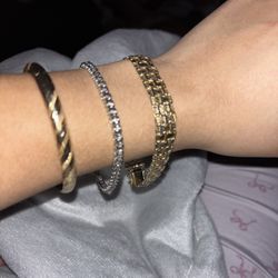 14k Bracelet With Diamond Cut Design 