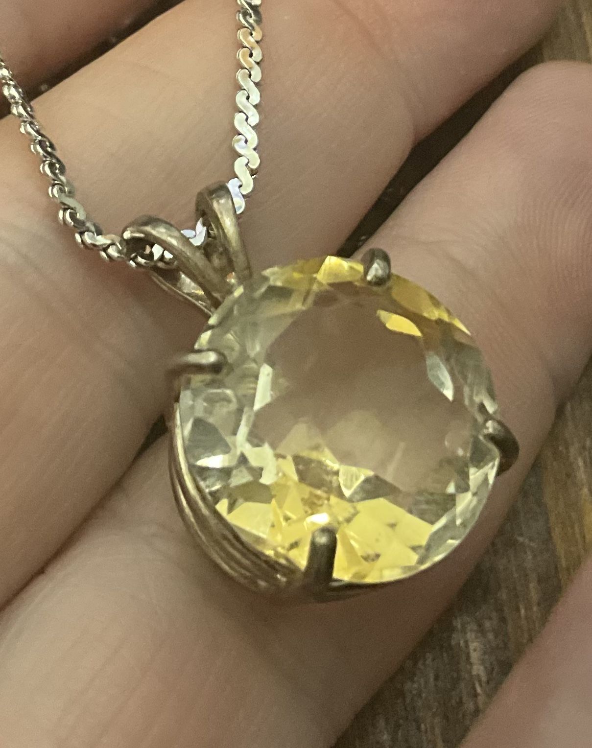 Vintage large citrine pendant with a 16 in.² silver chain