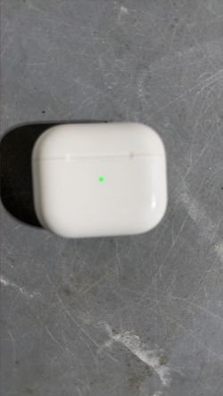 Apple AirPods Charging Case