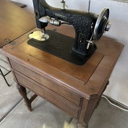 White Rotary Antique Sewing Machine 