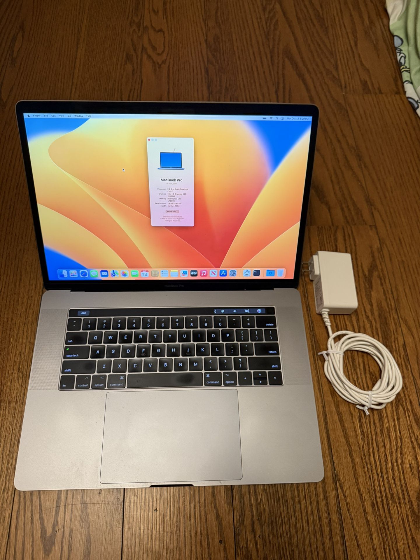 MacBook Pro 15 2017/16GB RAM/512GB SSD/Fully functional/UBS-C Charger