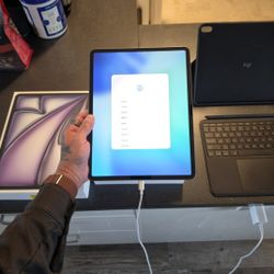 Apple iPad Air M3 13-in 128 GB Space Gray With Logitech Combo Touch Keyboard