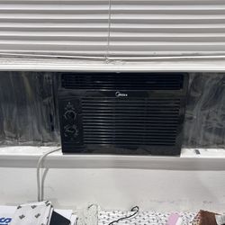 Window AC Unit 