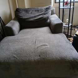 Swave Couch With 5 Pillows 