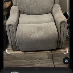 Broyhill Mason Power Recliner Chair.