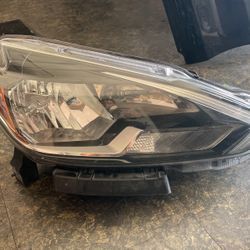 2016-2019 Nissan Sentra Right Oem Used Headlight