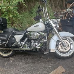 2004 Road King  28000 Miles Runs Perfect 