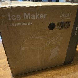 Countertop ice maker