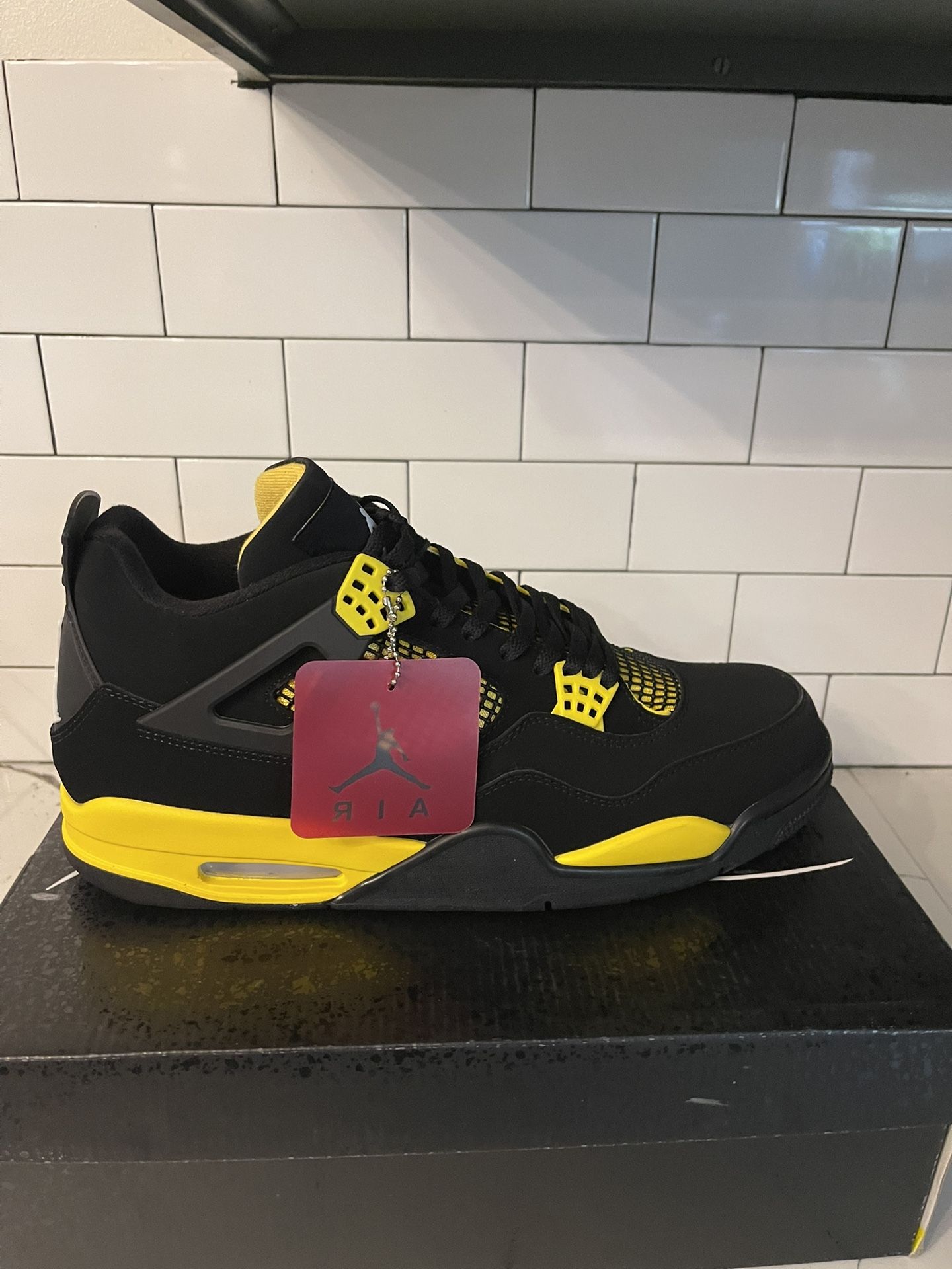 Men’s Jordan Retro 4 Yellow Thunder Size 14.