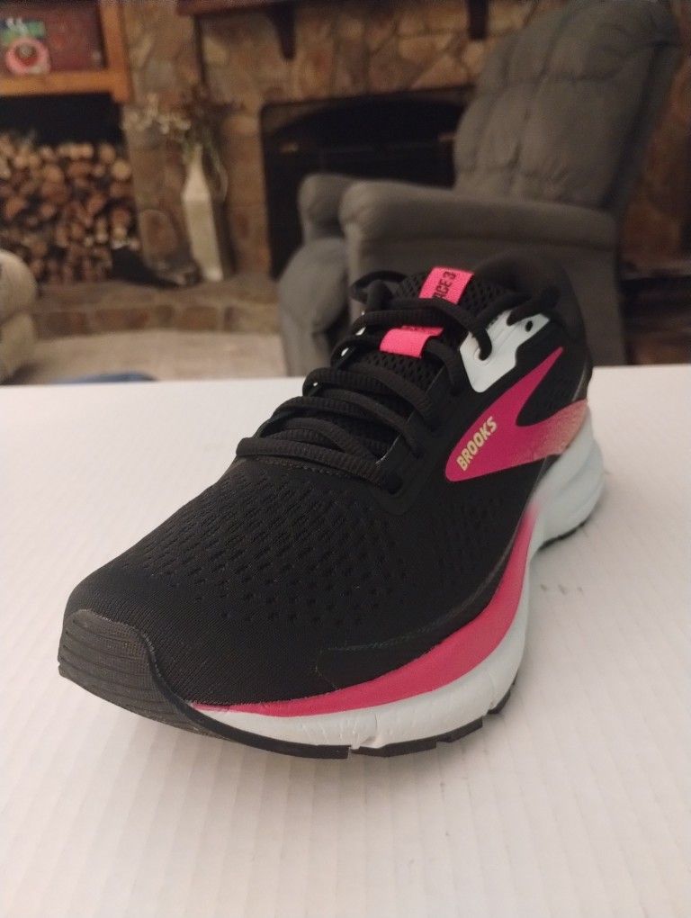 (Size-8) Brand New, Women's Brooks Trace 3 Running Shoes, No Box
Brand new without box, beautiful Brooks women's shoes, the best brand of walking or r