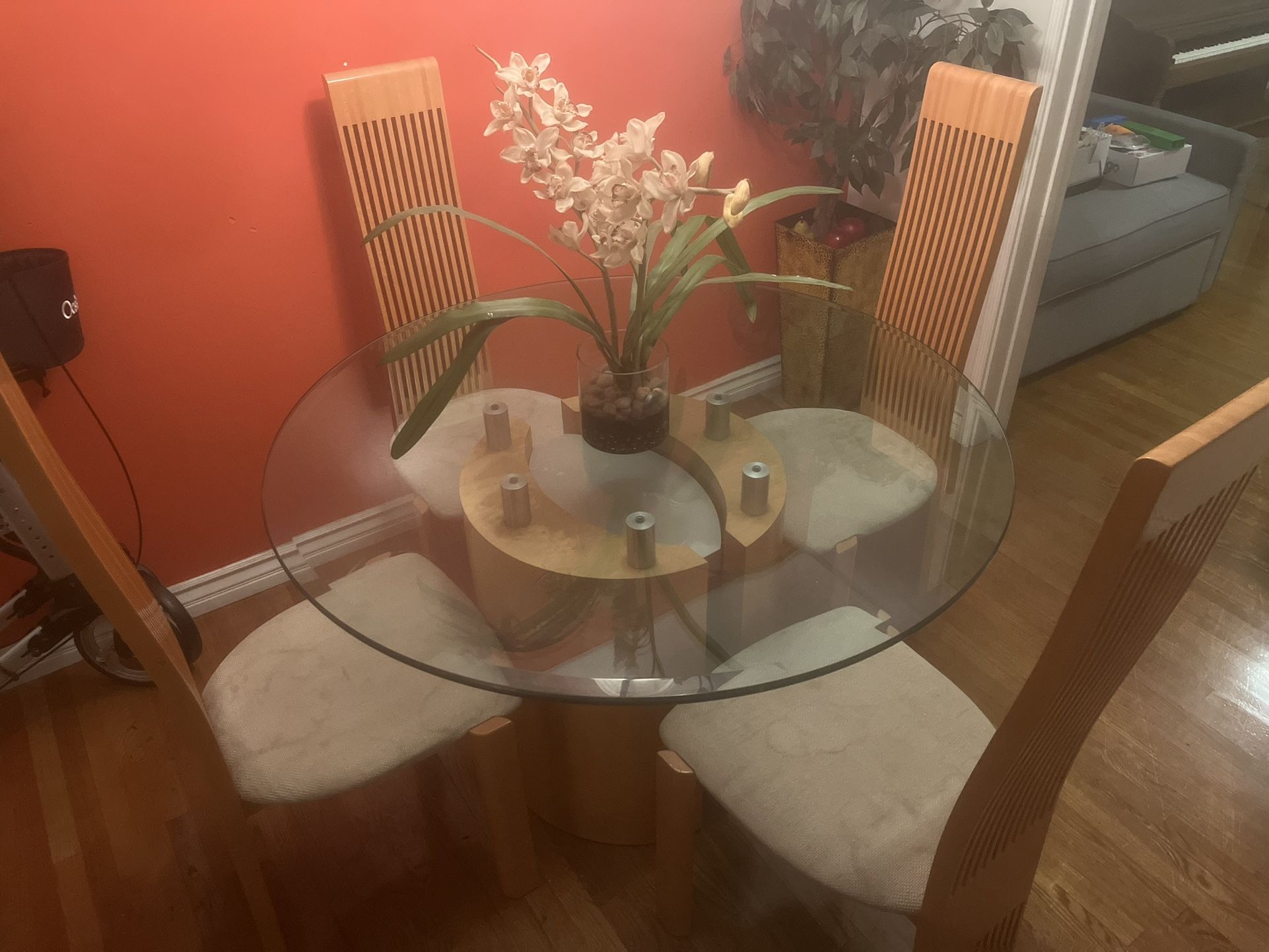 Modern Chic Glass Dining Table With 4 Modern Light wood Chairs with Durable fabric