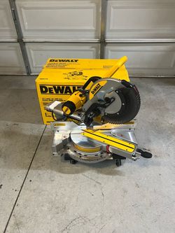 New DEWALT 15 Amp Corded 12 in. Double Bevel Sliding Compound Miter Saw, Blade Wrench and Material Clamp