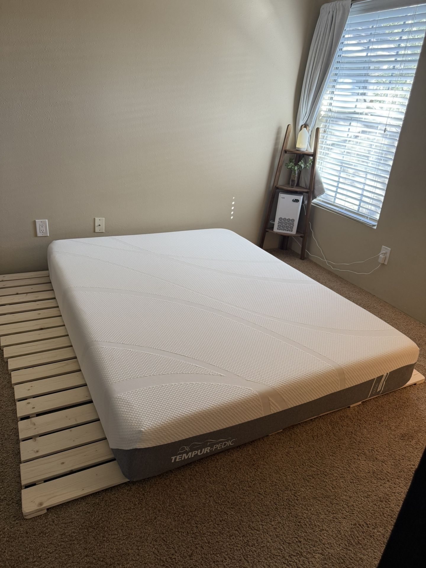 Queen Tempurpedic Cloud Medium Mattress