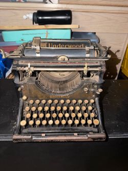 1923 Underwood Typewriter