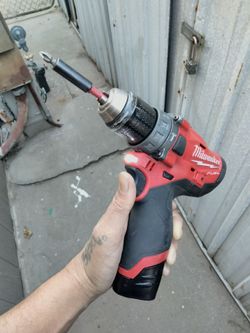 M12 drill with battery