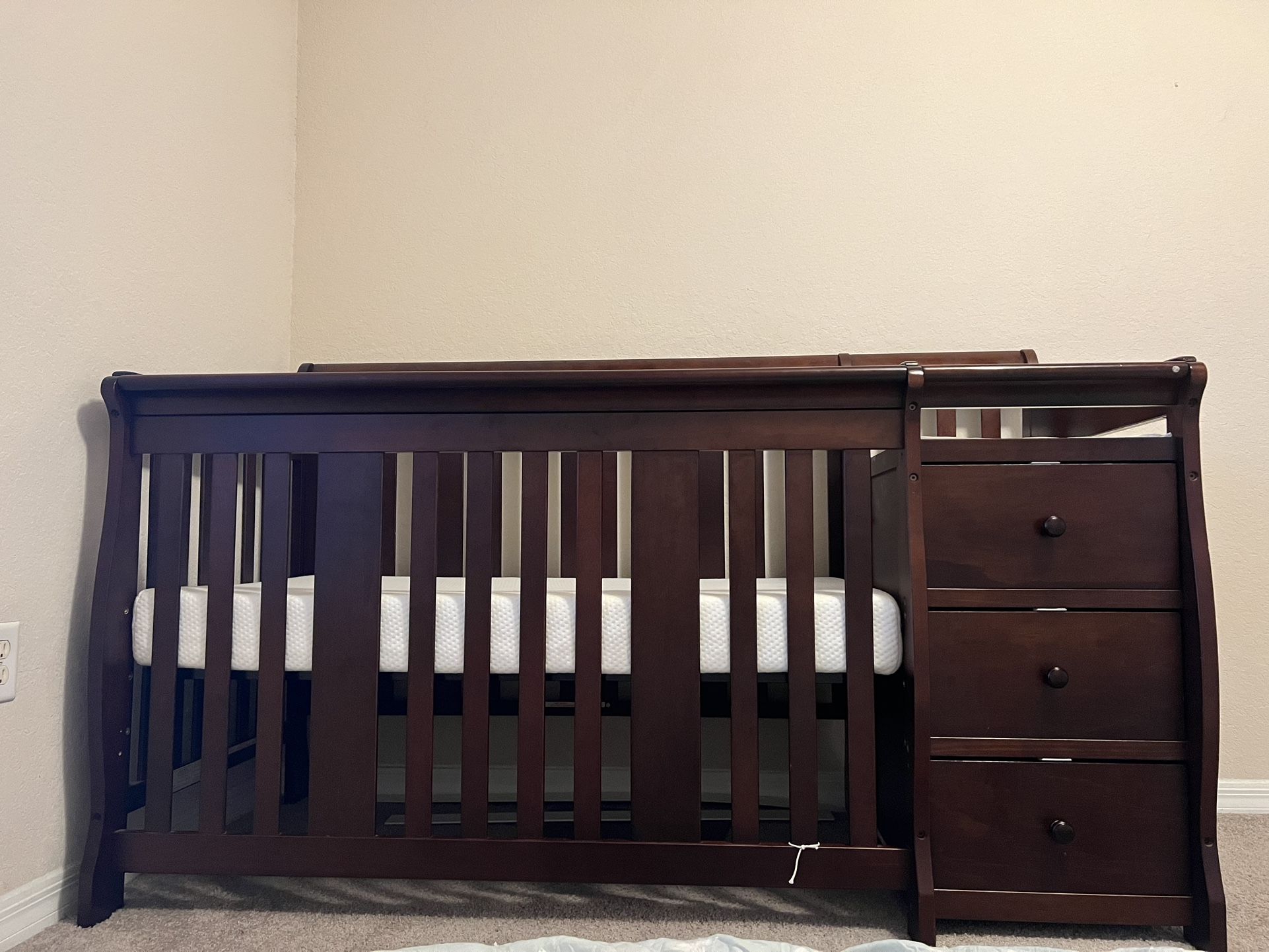 Portofino 5 in 1 Convertible Crib and changer with mattress for sale @ 50% off from MSRP