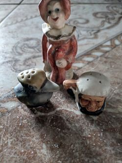 Vintage Old Salt Pepper Shakers