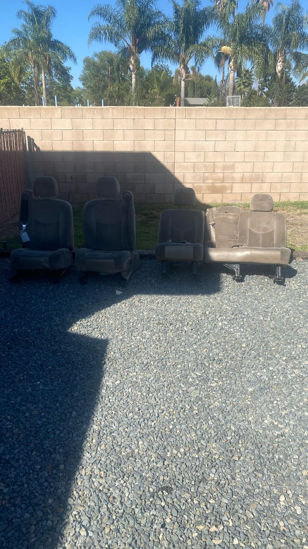 2004 Chevy Tahoe Front Seats And 2nd Row