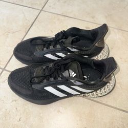 Authentic PRe-owned Adidas 4DFWD Pulse Black With White Athletic Shoes Men’s Size 8.5 Women Size 9.5  Box , Signs Of Wear 
