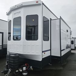 New 2025 Cedar Creek Cottage 40CDL
Destination trailer