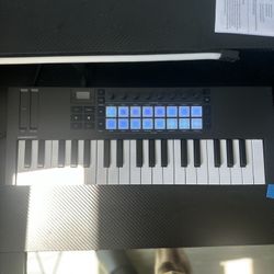 Novation Launchkey Mini 37