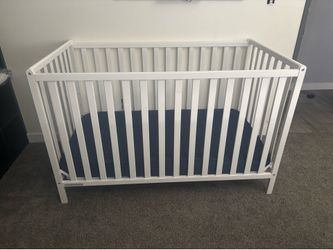 White Crib and mattress