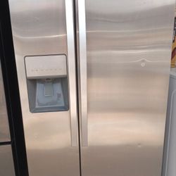 33 Inch Wide Stainless Steel Whirlpool Side By Side, With Ice Maker And Water Dispenser Fully Functional,Free Delivery, Installation, 30 Day Warranty 