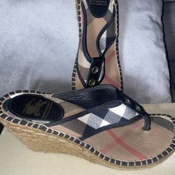 Burberry Wedges size 29 (US 9)
