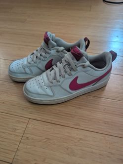 Nike court borough low size 4.5Y