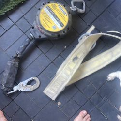 Self retracting lifeline with leading edge capability