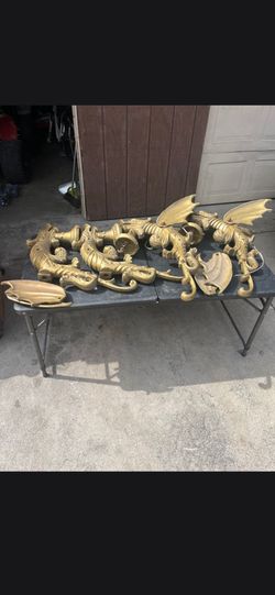 4 Dragon statue's