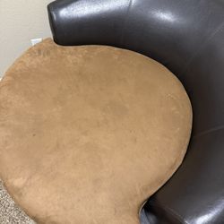 Round Swival Chair