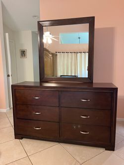 Dresser w/ Mirror (Read Description)