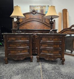 Bedroom set king size. Fairmont Furniture