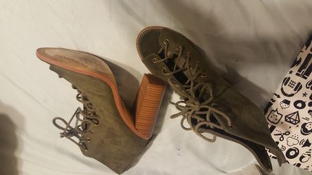 Lace up wedges olive green suede