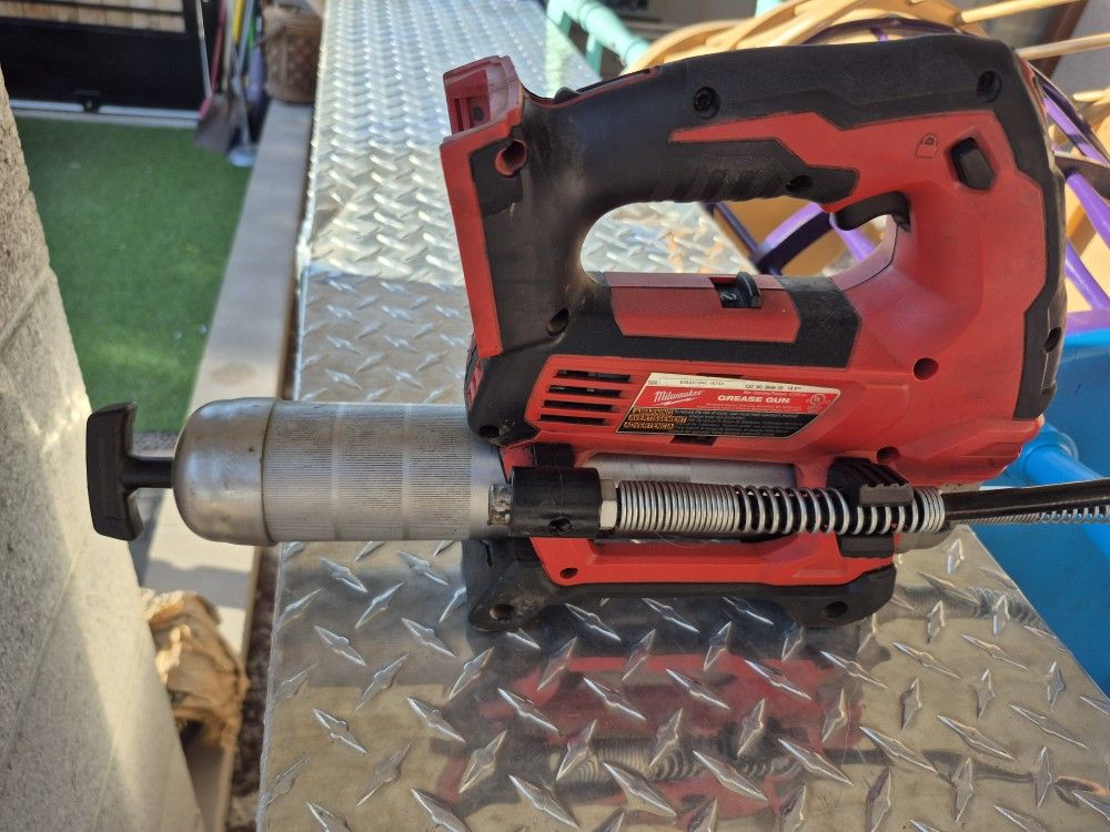 Milwaukee 18V Grease Gun In Good Condition