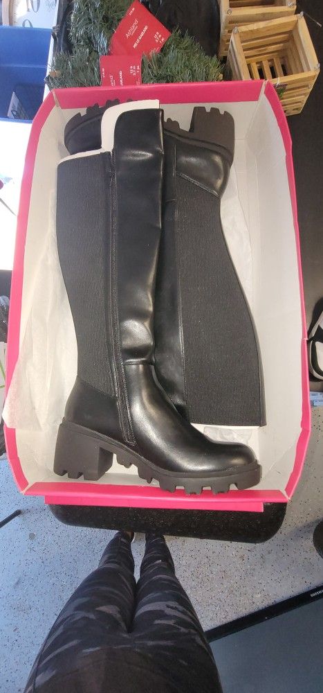 Shoe Dazzle Knee High Boots, Size 10