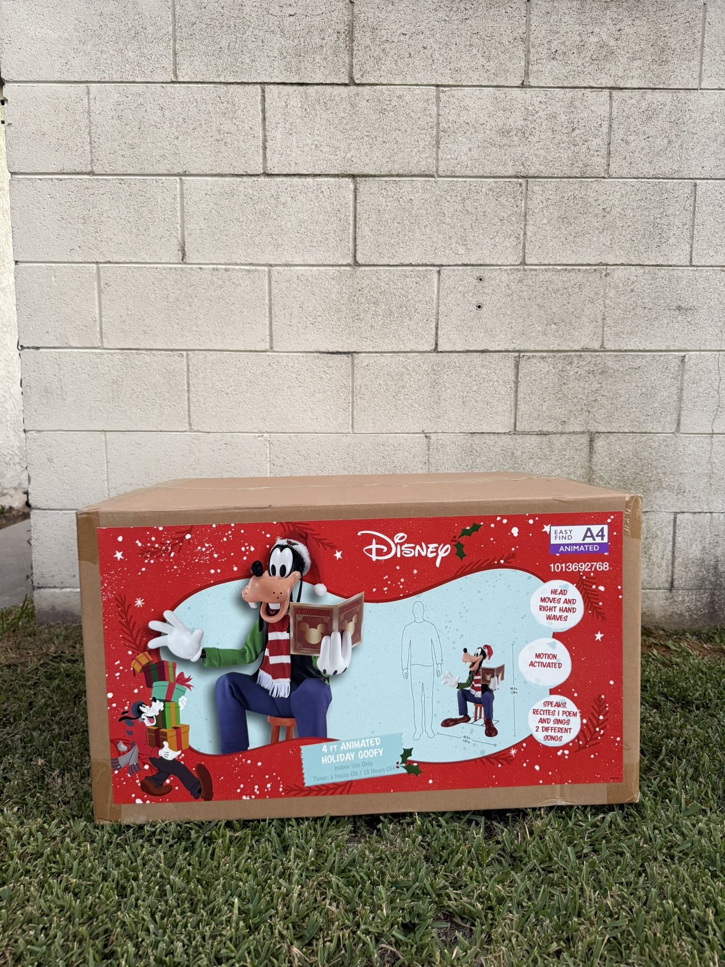Disney 4ft Animated Holiday Goofy